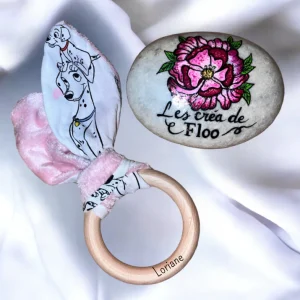 595979AD-78A8-4421-8A3B-4A44BD4E349D.jpgv1709037225 Hochet 101 dalmatiens avec prénom gravé