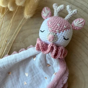C2E1D7F4-1A38-4479-AB5A-764D0EFD84DD.jpgv1748012557 Doudou Biche/Cerf - Doudou personnalisé au crochet