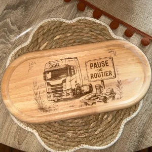 EF52CBF8-6D98-420E-A68A-68D75DCB2DF4.jpgv1763893479 Planche apéro / planche à découper camion poids lourds gravée, idée cadeau papy, mamie, marraine, papa, mariage