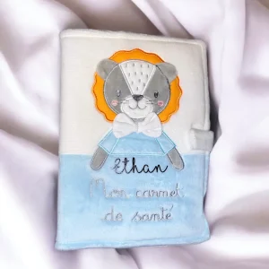 Protège carnet de santé lion / loutre personnalisé