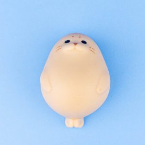 petite-veilleuse-nomade-en-forme-de-phoque-blanc-2.jpg Petite veilleuse nomade en forme de phoque